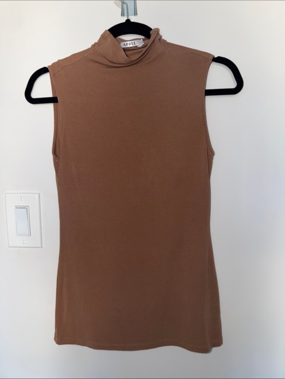Women's Sleeveless Mock Neck Top in Brown